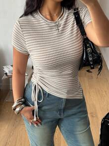 Coolane Blusa feminina plus size de verão, listrada, com cordão, estilo praia, básica e casual, que define a cintura e valoriza a silhueta. - Bege - Ver 4