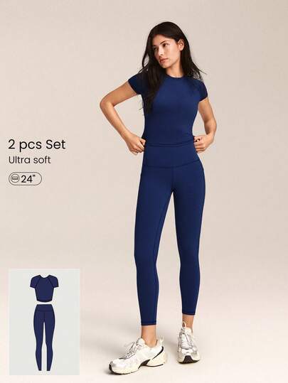 GLOWMODE 情人节每日闪耀超柔软轻盈弹力短袖圆领露脐上衣和 FeatherFit™ 紧身裤套装，低强度日常休闲街头服饰