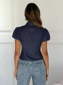 SHEIN EZwear 藏蓝色波点编织露背短袖女式衬衫纽扣上衣夏季衬衫女士牛仔钻石套装波点衬衫纽扣上衣波点上衣，夏季休闲上衣可搭配牛仔裤女士衬衫夏季女士休闲套装女士上衣和衬衫女士上衣 - 藏蓝色 - 查看 2