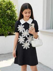 Spring/Summer New Style Girls' Black Collar Short Sleeve Dress, Decorated With 5 Dimensional Flowers On The Chest, Adding Childlike Charm And Cuteness, Overall Sweet And Elegant Style, A-Line Skirt Design For Dynamic And Lively Look, Suitable For Daily Outings, Performances, Gatherings, Etc. 3d Flowers Dress Black And White Kids Dress Daisy Dress Toddler Girl Clothing Girl Dress 3d Floral Girls Dresses Black Dresses For Girls Kids Uniform Dresses Girls Collared Dress - Black - View 3