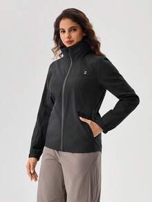 OutZeal 女士黑色冲锋衣，适合露营、徒步，防水防风，可卷起兜帽，后部网眼设计，抽绳腰带，带口袋 - 黑色 - 查看 11