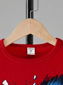 SHEIN 青少年男孩休闲时尚创意个性化清新简约数字67足球碎片图案印花舒适基础款短款T恤，适合春、夏、秋季休闲穿着。 - 紅色 - 查看 4