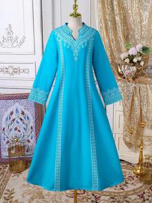 SHEIN Robe longue ample de style moyen-oriental pour filles, col montant, manches longues. Corps blanc avec motif floral coloré brodé. Légère, confortable et . Convient pour les voyages, les festivals, les vacances, les rassemblements, le printemps/l'été - Bleu azur - Voir 2