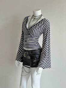 EgrlEra Áo thun nữ gợi cảm, tối giản, kẻ sọc, cổ chữ V sâu - Màu xanh hải quân - Xem 4