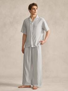 Conjunto de pijama con cárdigan de solapa a rayas gris y pantalones cortos arrugados para hombre - Blanco y Negro - Ver 1