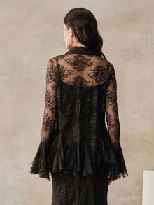 Anewsta 2026春夏新款女士蕾丝吊带衬衫，宽松喇叭袖，半透明荷叶边下摆，收腰设计，时尚显瘦的优雅上衣 - 巧克力棕 - 查看 2