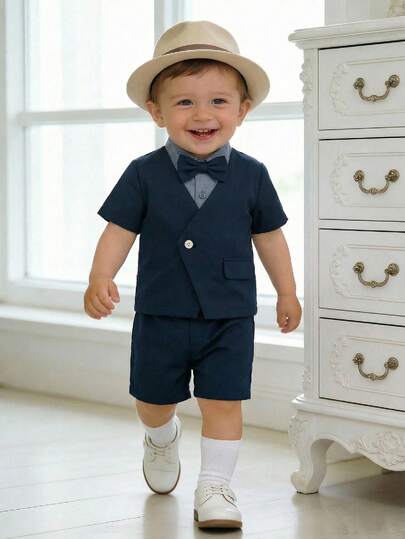 SHEIN 两件套男宝宝夏季学院风可爱百搭藏蓝色短袖西装外套短裤绅士套装，适合生日派对、锐舞派对、晚宴、演出、婚礼、迎婴派对、一周岁生日庆祝等场合。