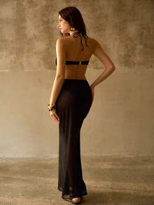 MOTF PREMIUM Bộ đồ bơi liền thân phong cách bohemian sang trọng với chi tiết kim loại khoét eo, chất liệu vải dệt kim mỏng lấp lánh, kèm chân váy khoác ngoài. - màu đen - Xem 4