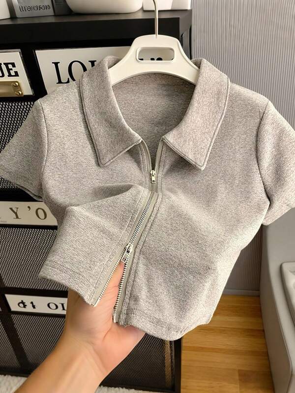Blusa de manga corta con doble cremallera, de estilo minimalista y casual para el verano