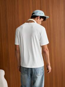 Manfinity VCAY 男士卡通及日本字母动漫图案 T 恤 - 白色 - 查看 2