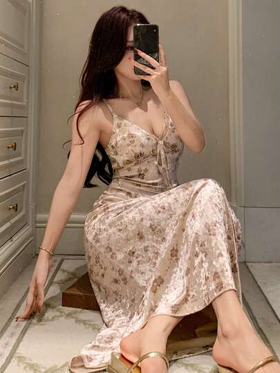 DAZY 迷人复古花卉图案天鹅绒蕾丝拼接修身长款睡裙（女士款）