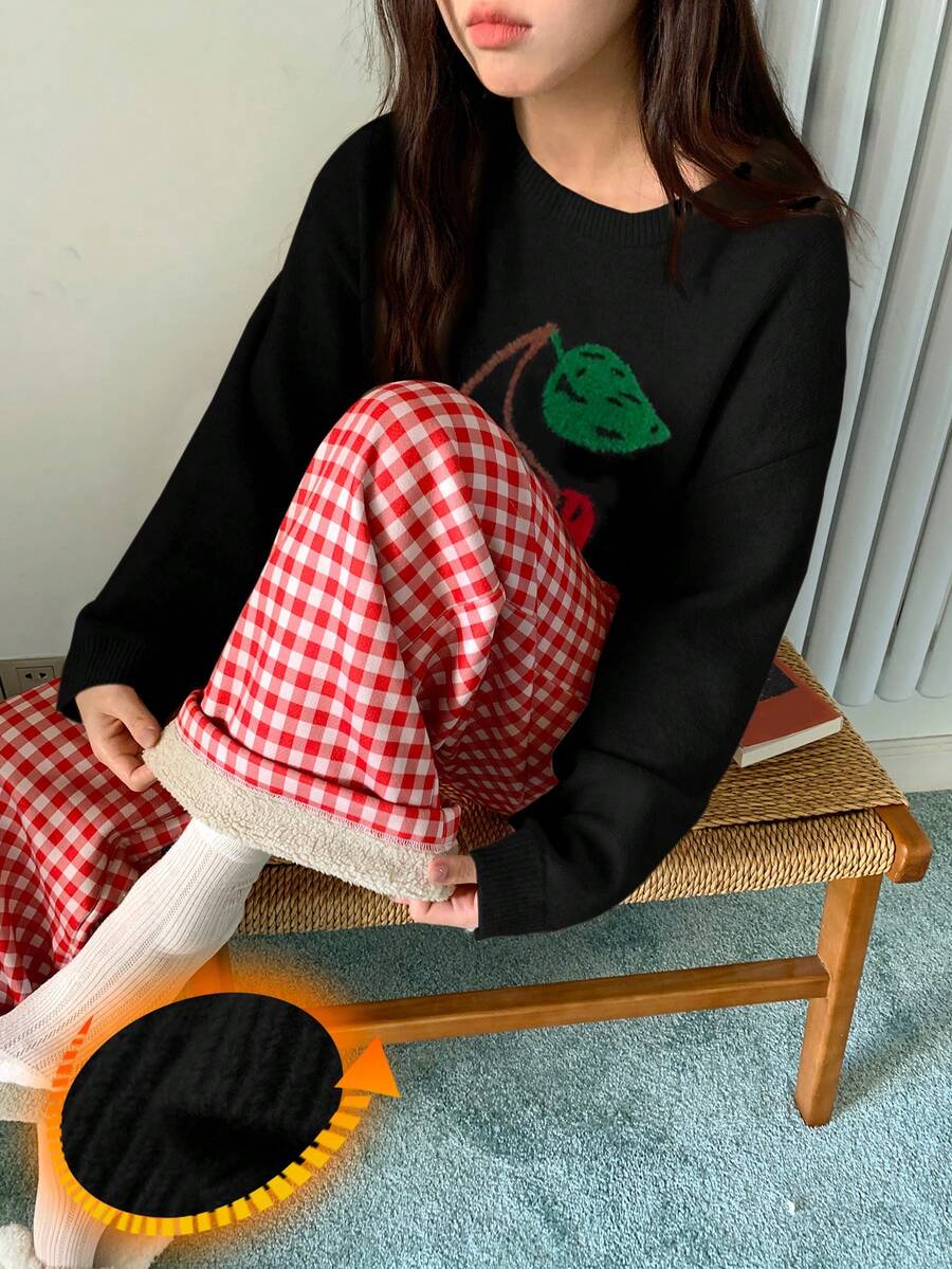 DAZY Bộ đồ ngủ nữ 2 món gồm áo dệt kim họa tiết quả anh đào và quần pajama kẻ caro, thích hợp cho mùa đông. - màu đen - Xem 1