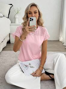 Louniche 女士优雅休闲蕾丝镂空拼接T恤，荷叶边袖圆领短袖T恤，适合派对、约会、工作、毕业典礼、感恩节、返校季、夏季日常穿着 - 粉色 - 查看 3