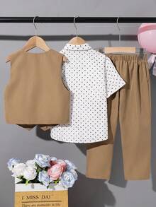 SHEIN 男童纯色短袖衬衫、马甲和裤子三件套，绅士风格套装，适合儿童返校、校服、幼儿园、生日派对、晚宴、婚礼、洗礼、日常穿着、通勤、运动、秋冬季穿着。 - 卡其色 - 查看 3