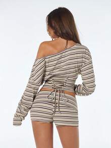 SHEIN ICON 两件套女士休闲条纹宽领露脐上衣和卷腰短裤套装 - 彩色 - 查看 2