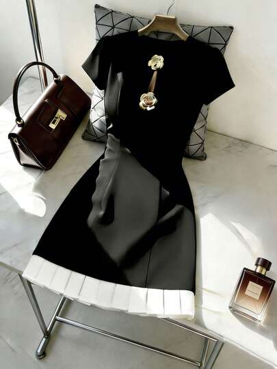 Franclia Women's New Round Neck Short Sleeve Front Button Decor Ruffle Hem Fitted Short Dress