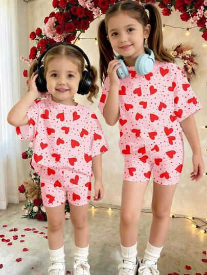 SHEIN Cream & Cherry Red, Cute Retro Contrast Color Hand-Painted Graffiti Style Heart Print Pattern, Young Girl Casual Minimalist Short Sleeve T-Shirt And Shorts 2 Pieces Set, Suitable For Summer