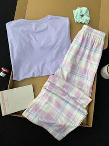 SHEIN 薰衣草 夏日可愛 親子款 婚禮賓客 童裝青少年女孩 2件組睡衣套裝 柔軟紫色短袖熊圖案T恤與格紋長褲睡衣 - 紫色 - 查看 2