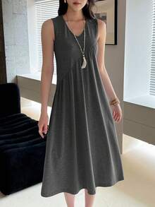 EMERY ROSE Đầm midi nữ màu trơn cổ chữ V xếp ly, kiểu dáng thường ngày, phù hợp cho các buổi hẹn hò và đi chơi. - Màu xám đen - Xem 3