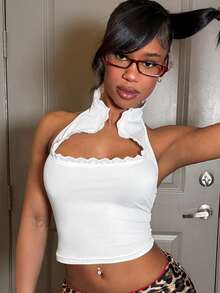 Slaydiva 日常休闲街头风白色Y2K上衣，新款早春、春夏音乐节、情人节、复活节休闲简约基础款，Y2K街头甜美畅销款，适合邮轮度假、日常约会、辣妹风、性感风，领口蕾丝装饰，无袖，露背，修身白色吊带背心，女士白色Y2K上衣 - 白色 - 查看 5