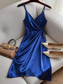 GlowEve Vestido elegante con escote en V y cruzado para mujer, con ajuste favorecedor para citas y ocasiones - Azul Marino - Ver 1