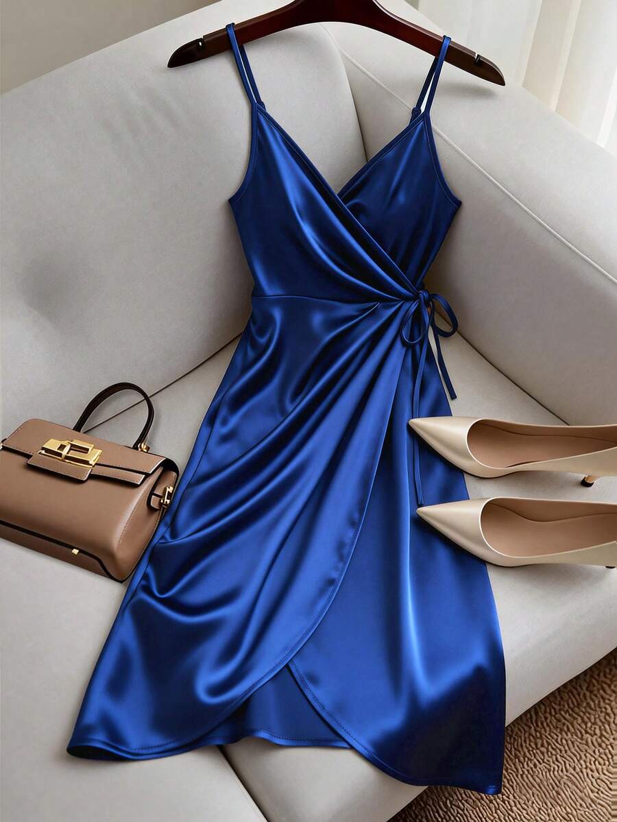 GlowEve Vestido elegante con escote en V y cruzado para mujer, con ajuste favorecedor para citas y ocasiones - Azul Marino - Ver 1
