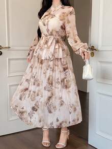 DAZY 女士优雅印花荷叶边腰带衬衫和百褶裙两件套，春夏婚礼宾客礼服 - 卡其色 - 查看 5