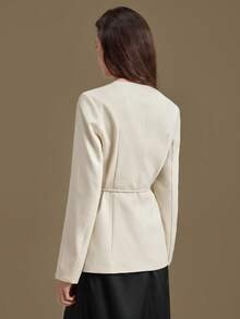 SHEIN X Scot Louie Ontre 2026春夏女士西装外套,适合度假及婚礼季,梭织面料,设计细节丰富,杏色,收腰设计,西装外套,独立日,都市时尚,简约通勤风,优雅女士外套,不对称设计,度假及婚礼宾客着装,办公室/教师,百搭女士西装外套 - 杏色 - 查看 6