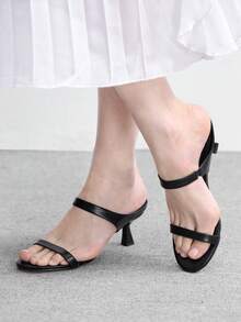 CUCCOO BIZCHIC 女士时尚圆头细高跟喷漆方跟凉鞋，轻便通勤、约会、婚礼派对、假日、情人节等场合皆宜，优雅百搭，适合春夏连衣裙搭配，圣诞节也可穿着。圆头细高跟带脚踏，轻便舒适，是夏季女士高跟凉鞋的理想之选。 - 黑2 - 查看 4