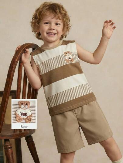 PrepCrw 两件套男童优雅都市校园风可爱小熊贴布装饰针织条纹圆领背心上衣和卡其色短裤套装，适合休闲、外出、聚会、节日、春夏季节穿着。