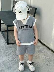 Genkimix Kids 2 pièces/Set Top sans manches avec imprimé anglais sur tissu gris texturé en nid d'abeille et bordure contrastée, assorti à un short à taille élastique. Tenue décontractée et polyvalente, convenant aux sorties printanières/estivales, activités de plein air et vacances pour jeune garçon - Gris - Voir 5