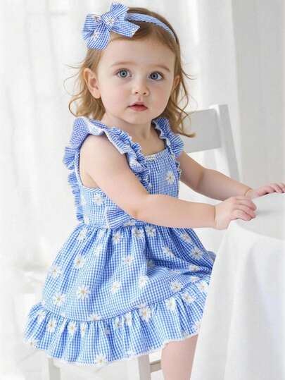 SHEIN BabyboyBabygirlThis Halter Dress, In A Pink And White Plaid Design, Is Paired With A Lovely Strawberry Print For A Fresh And Natural Vibe. The Shoulder Of The Dress Is Decorated With Ruffles, Which Perfectly Interprets The Summer Fashion And Elegant Lively And Lovely Atmosphere. A-Line Type, The Use Of Light And Breathable Fabric, Suitable For Holiday Parties, First Year Wedding, Scenic Spots, Photos And Other Occasions To Wear