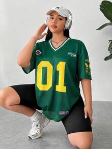 SHEIN EZwear 大码女式夏季至初秋休闲运动T恤，幸运数字01和加州字母印花，轻薄面料拼接，V领宽松长袖大码T恤 - 綠色 - 查看 5