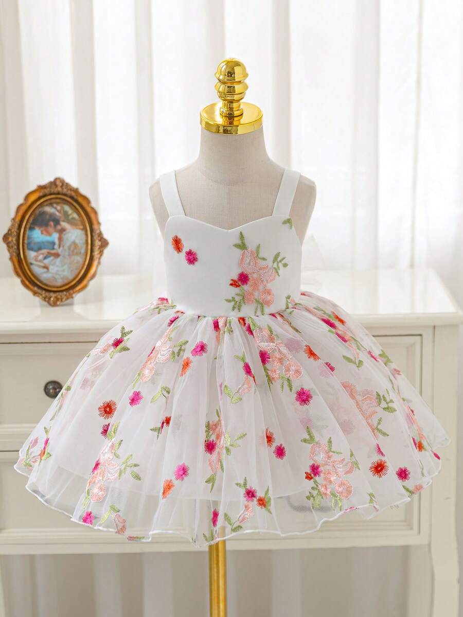 Glamorique Kids 可爱女宝宝白色网纱无袖花卉刺绣舞会礼服,适合派对和生日穿着。这款白色网纱无袖舞会礼服饰有色彩缤纷的花卉图案,适合女宝宝参加派对、担任花童等场合。26款春夏时尚单品,柔软舒适,适合节日、舞会、优雅派对、生日派对、婚礼等各种场合,也可作为女宝宝公主裙穿着。适合在派对或特殊场合拍摄艺术照。 - 白色 - 查看 1
