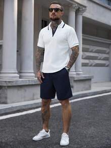 Manfinity Homme 男士舒适提花经典短袖Polo衫搭配弹力抽绳短裤两件套，适合春秋季穿着。休闲度假、日常办公、居家、聚会晚宴、约会、简约商务装束皆宜，方便驾车或骑行，适合正式或非正式场合。自用或送礼皆宜。经典畅销款，山本系列Polo衫套装。 - 彩色 - 查看 3