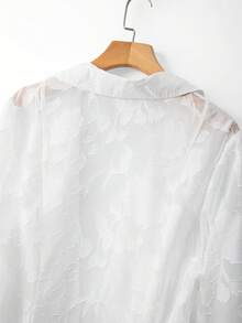 GlowEve CURVE Blazer Wanita Ukuran Plus Putih Musim Panas Elegan dengan Tekstur Renda dan Bahan Jacquard Ringan untuk Gaun Pesta, Jaket, Setelan Gaun, Kancing Kristal - Putih - View 4