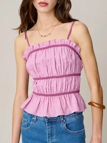 Nöista Top bandeau sin mangas de tela texturizada de color púrpura con volante en el bajo. Smocking elástico en el busto y ribete de color contraste en burdeos. Primavera, verano, mujer. - Morado - Ver 3