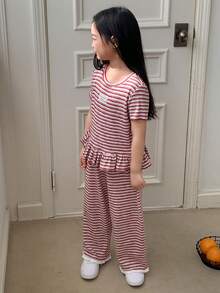 DAZY Conjunto de camiseta con volante y pantalones con estampado de rayas para niña, ideal para vacaciones y uso diario, apto para primavera/verano/otoño - Rojo - Ver 4