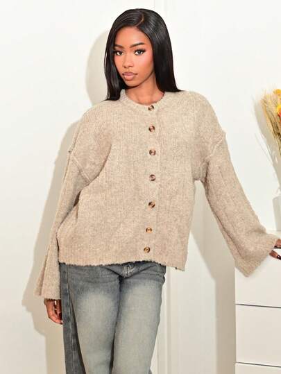 Mima John 超大款落肩纽扣针织开衫，秋季可爱街头风，适合节日、农舍、乡村、复古等多种场合，也适合秋季、圣诞节、工作、办公室、感恩节等场合，尽显时尚魅力。