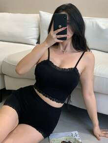 DAZY 性感蕾丝拼接露脐吊带背心和超短裤女士睡衣套装 - 黑色 - 查看 7