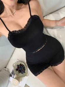 DAZY 性感蕾丝拼接露脐吊带背心和超短裤女士睡衣套装 - 黑色 - 查看 5