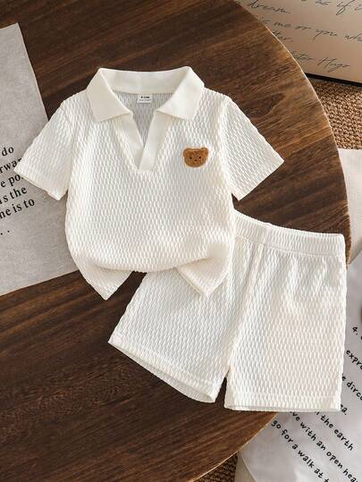 SHEIN Conjunto de verano verde para niño pequeño, con parte superior de manga corta con cuello y pantalones cortos a juego, de estilo minimalista sin gráficos, corte holgado, adecuado para juegos al aire libre, uso casual en casa, deportes ligeros