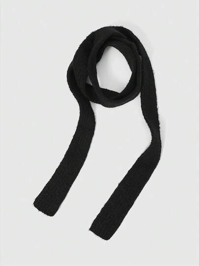 ROMWE Goth 这款PC材质的欧美小众设计围巾，柔软奢华，长款窄围巾，适合女孩秋冬季佩戴，时尚纯色，百搭装饰小围巾，可搭配连衣裙使用。