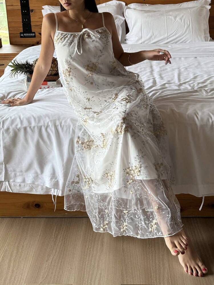 Summer Vacation Romantic Embroidered Mesh Loose Strap Women Nightgown