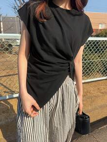 FRIFUL 女士不对称下摆抽绳褶皱T恤和条纹阔腿七分裤两件套度假套装（夏季） - 黑色 - 查看 5