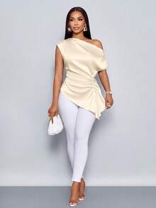 SOLERSUN Roupa Feminina de Primavera/Verão: Elegante e Estilosa, Perfeita para Uso Casual, Festas e Mais. Cor Damasco, Acabamento Brilhante, Tecido Tecido, Ajuste Sexy, Sem Mangas, Decote Assimétrico com Design Ombro à Mostra, Ombros Plissados, Babados na Cintura, Bainha Assimétrica. Camisa. - Damasco - Visão 6