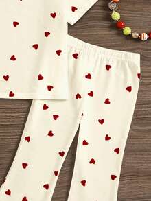 SHEIN Màu trắng kem và đỏ tía, họa tiết trái tim nhỏ dễ thương kiểu retro, thích hợp cho ngày Valentine, bộ đồ 2 mảnh dành cho bé gái, gồm áo thun cổ tròn tay ngắn và quần ống loe, phong cách tối giản thường ngày, phù hợp cho mùa hè, phong cách thể thao thường ngày ở trường, dã ngoại ngoài trời, chụp ảnh đường phố, ở nhà. - Nhiều màu - Xem 5