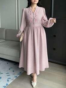 Plus Vestido largo elegante con pliegue bordado, cintura ceñida y mangas farol para mujer de talla grande, color rosa, vestido de verano bohemio para vacaciones - Rosa Pálido - Ver 5