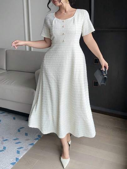 Dazy Plus 大码夏季优雅纹理纽扣装饰腰部中长连衣裙