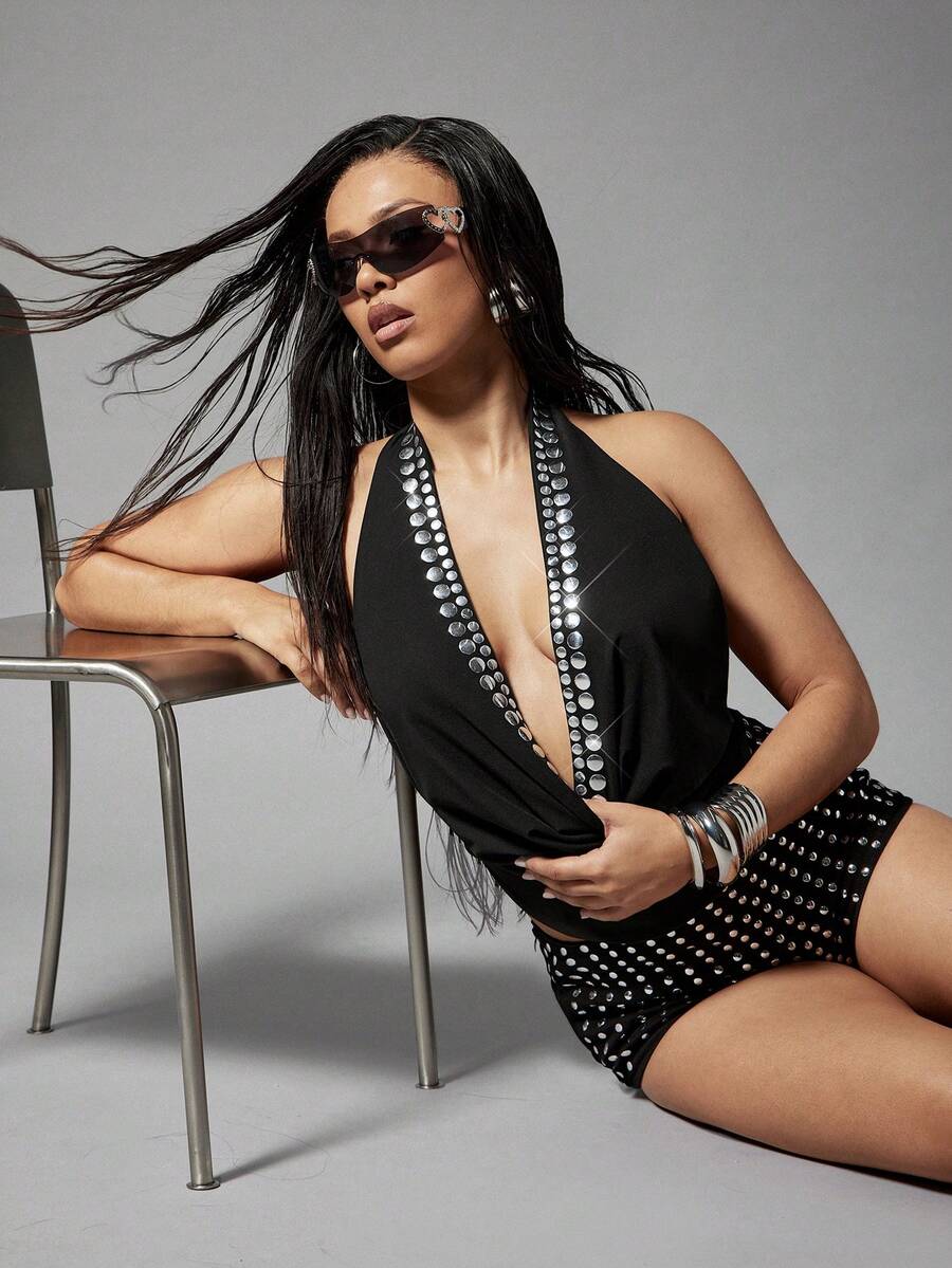 Denimoi 铆钉领露背吊带性感上衣 时尚GNO夜店装 演唱会服装 外出上衣 - 黑色 - 查看 1